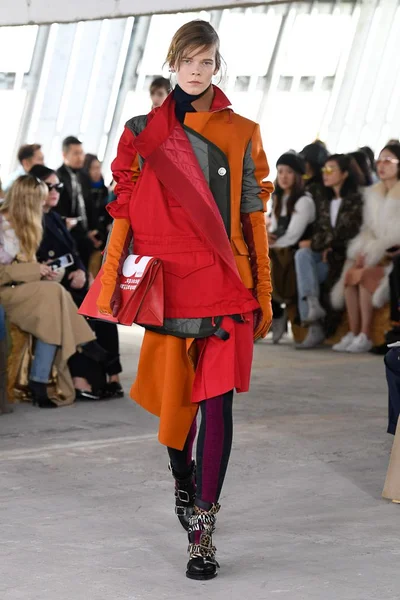 Look 18